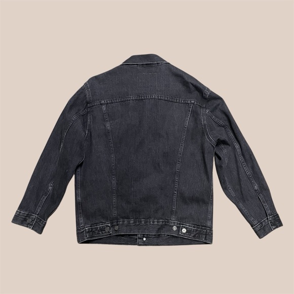Levi’s Black Wash Relaxed Fit Trucker Jacket - Picture 2 of 3